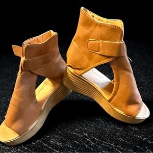 Stylish Tan Women's Sandals